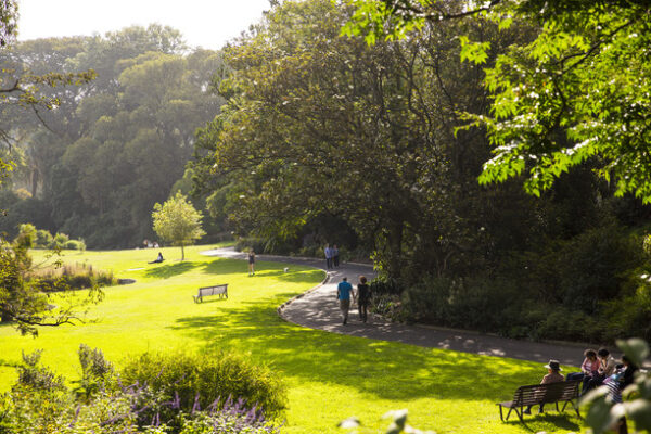 People walking through Royal Botanic Gardens